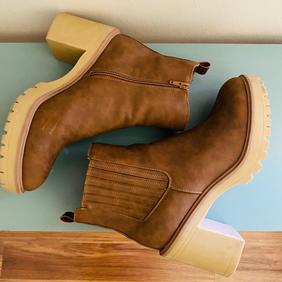 DV by Dolce Vita Jade / Jetta Bootie Size 10 Camel EUC - Picture 8 of 16